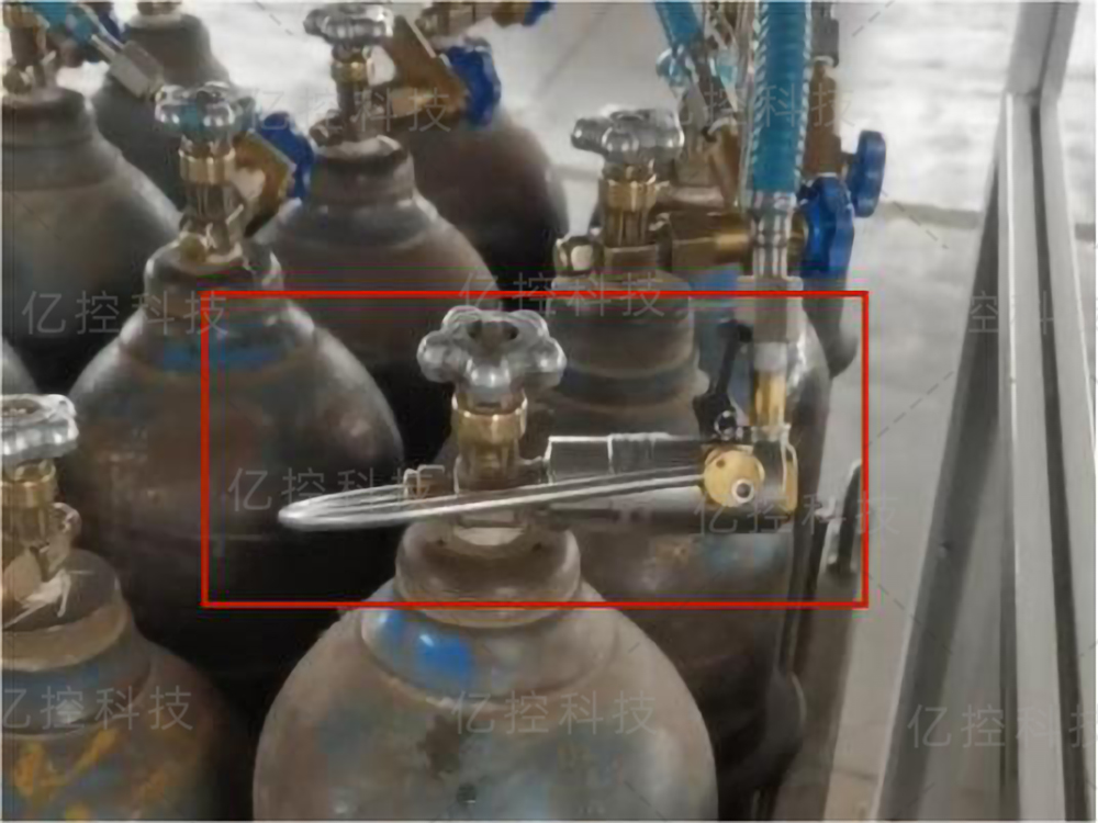 格雷希爾CZ系列氣瓶充裝的工作現(xiàn)場